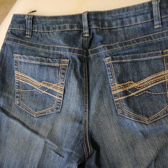 Fancy Embroidered Pockets Denim Jean's Ladies Size 12, Sonoma Modern Fit Capri - Picture 7 of 7